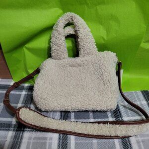 P2675-NWT Aspen Faux Sherpa Bag with Strap